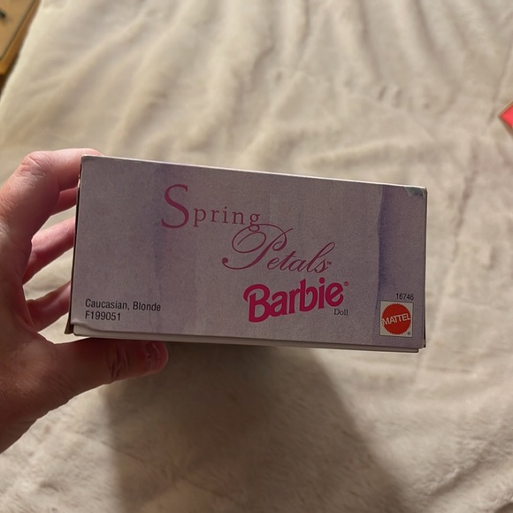 NRFB Vintage AVON ~ Spring Petals Barbie 💐 - Picture 10 of 12